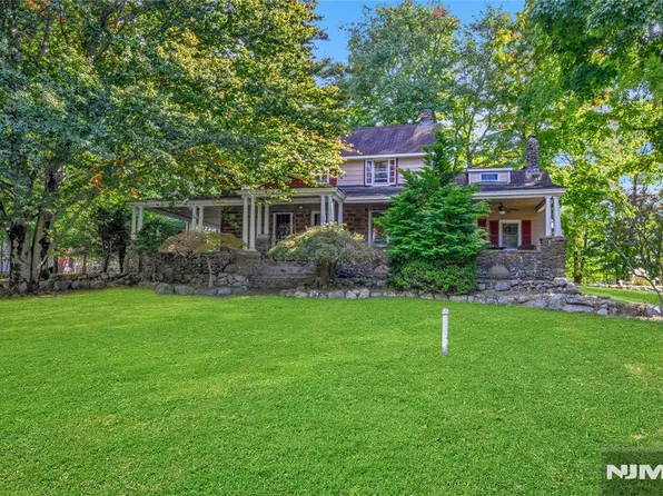 124 Rivervale Road, Park Ridge, NJ 07656