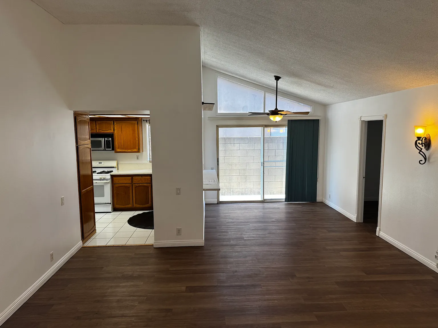 3 bed, 1617 sqft, $4,500 — Photo 2