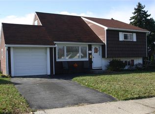 2039 Country Pl, Bethlehem, PA 18018