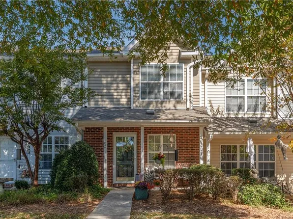 102 Tannenbaum Cir, Greensboro, NC 27410