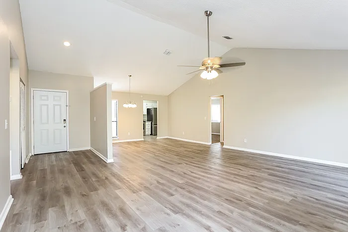 3 bed, 2.0 bath, 1374 sqft, $1,725 — Photo 4