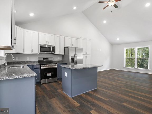 5th image of 262 Azure Dr