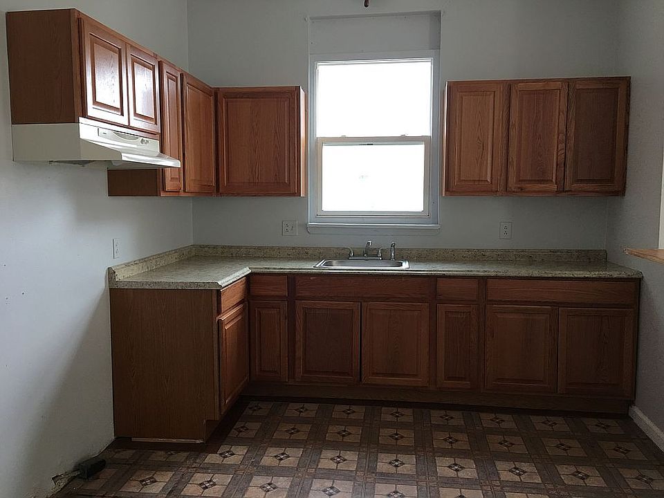 2nd image of 213 S Pearl St
