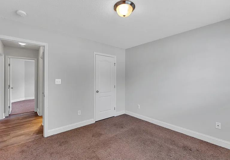 211 High Green Dr — Photo 6