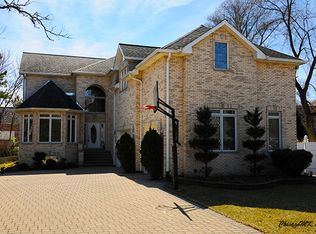 110 E Brookfield Ave, Mount Prospect, IL 60056