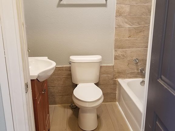 4th image of 930 Gulf St #1