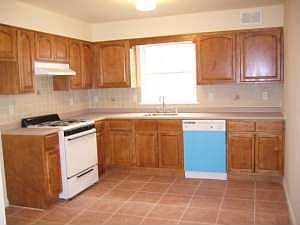 2nd image of 49 Saint James Pl