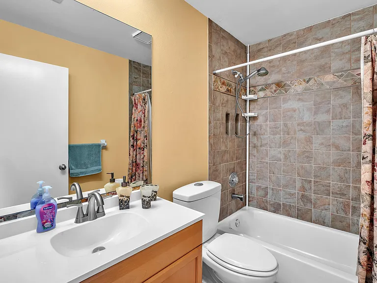 1888 SW 53rd Ave — Photo 17