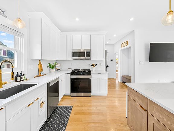 5th image of 12 Sewall Ave #2B