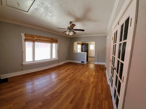 3rd image of 440 E Sherman Ave