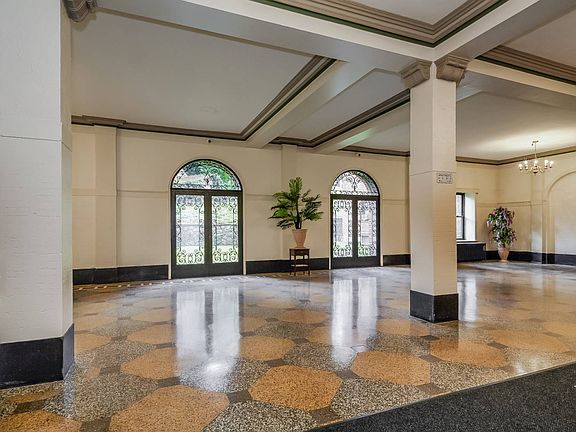 4th image of 590 E 3rd St APT 4G