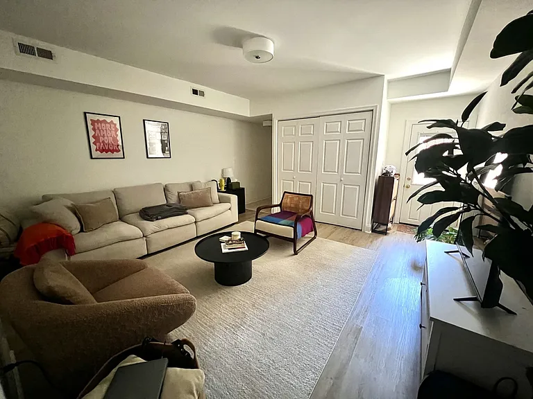 2-72 V St NW #2 — Photo 4