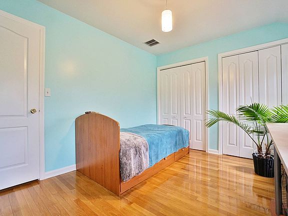 4th image of 161B Ainsworth Ave