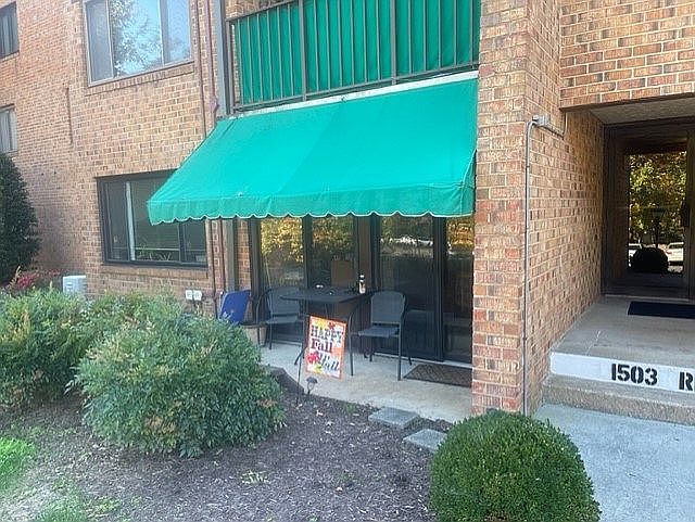 covered patio porch