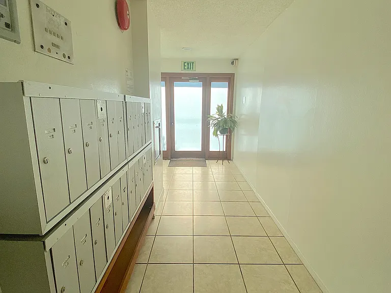 321 S Sherbourne Drive — Photo 19
