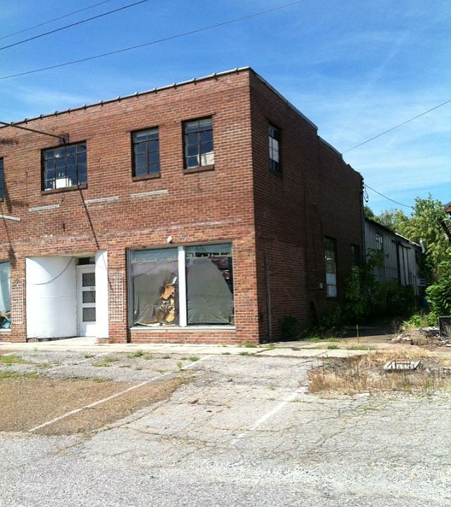 2nd image of 205 SW Front St