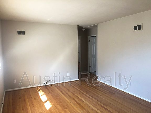 2nd image of 4600 Jamieson Ave