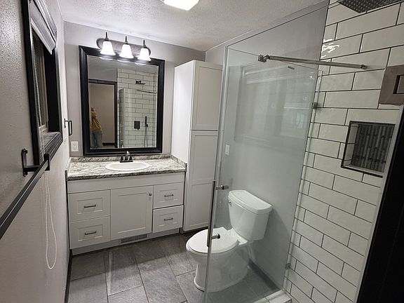 4th image of 5501 W 50th St