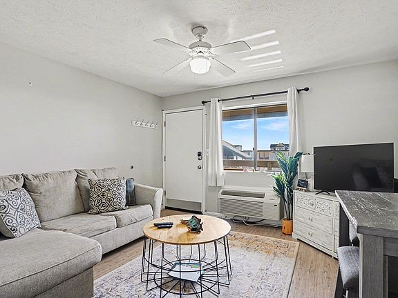 4th image of 120 N Dogwood Dr. #303