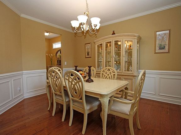 LARGE FORMAL DINING