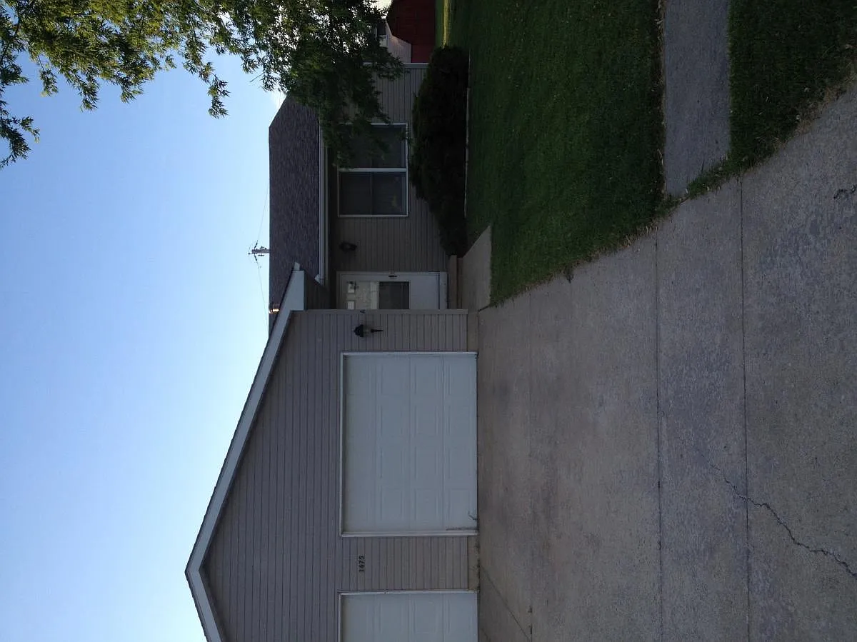 2 bed, 1000 sqft, $1,400 — Photo 4