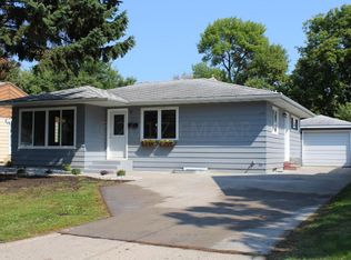 206 15th St N, Moorhead, MN 56560