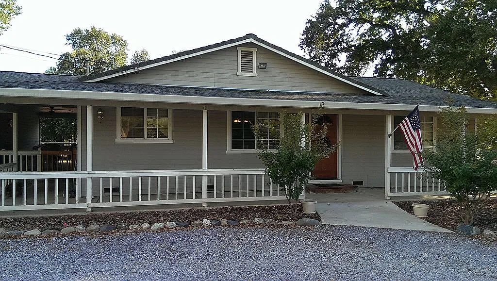 22433 Alaska Dr photo 1