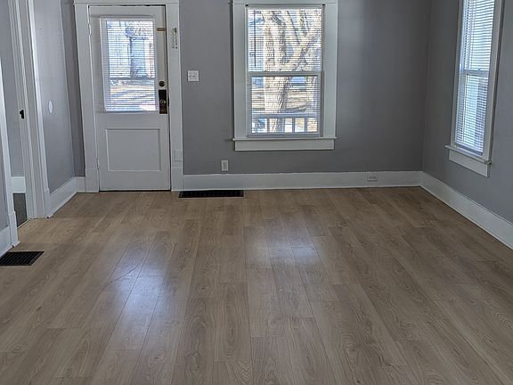 3rd image of 1421 S Stewart Ave