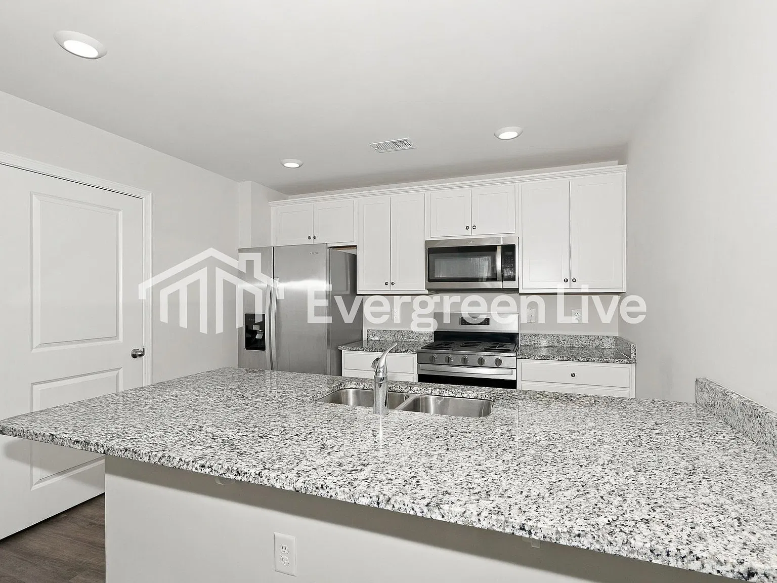 4 bed, 2.0 bath, 1597 sqft, $1,745 — Photo 4