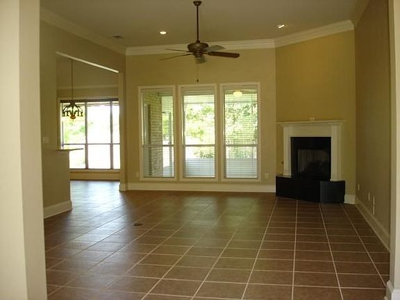 3rd image of 830 Carriage Dr