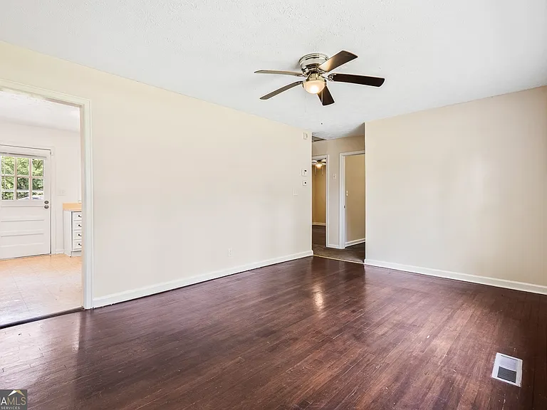 4150 Hanes Dr — Photo 5
