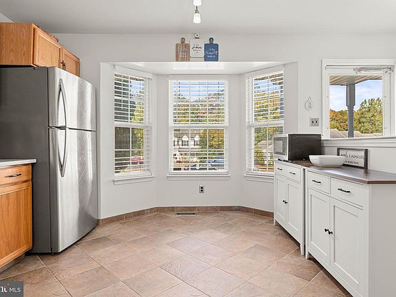 3rd image of 632 Woodgate Ln