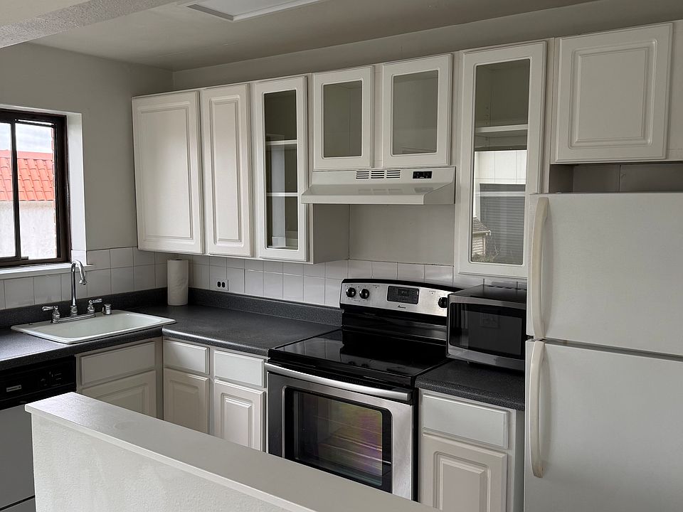 1st image of 2450 Dexter Ave N APT 204
