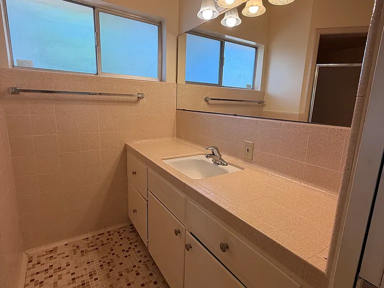 2038 E Ashlan Ave — Photo 17