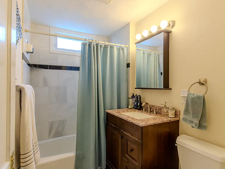 78 Governor Winthrop Rd — Photo 17