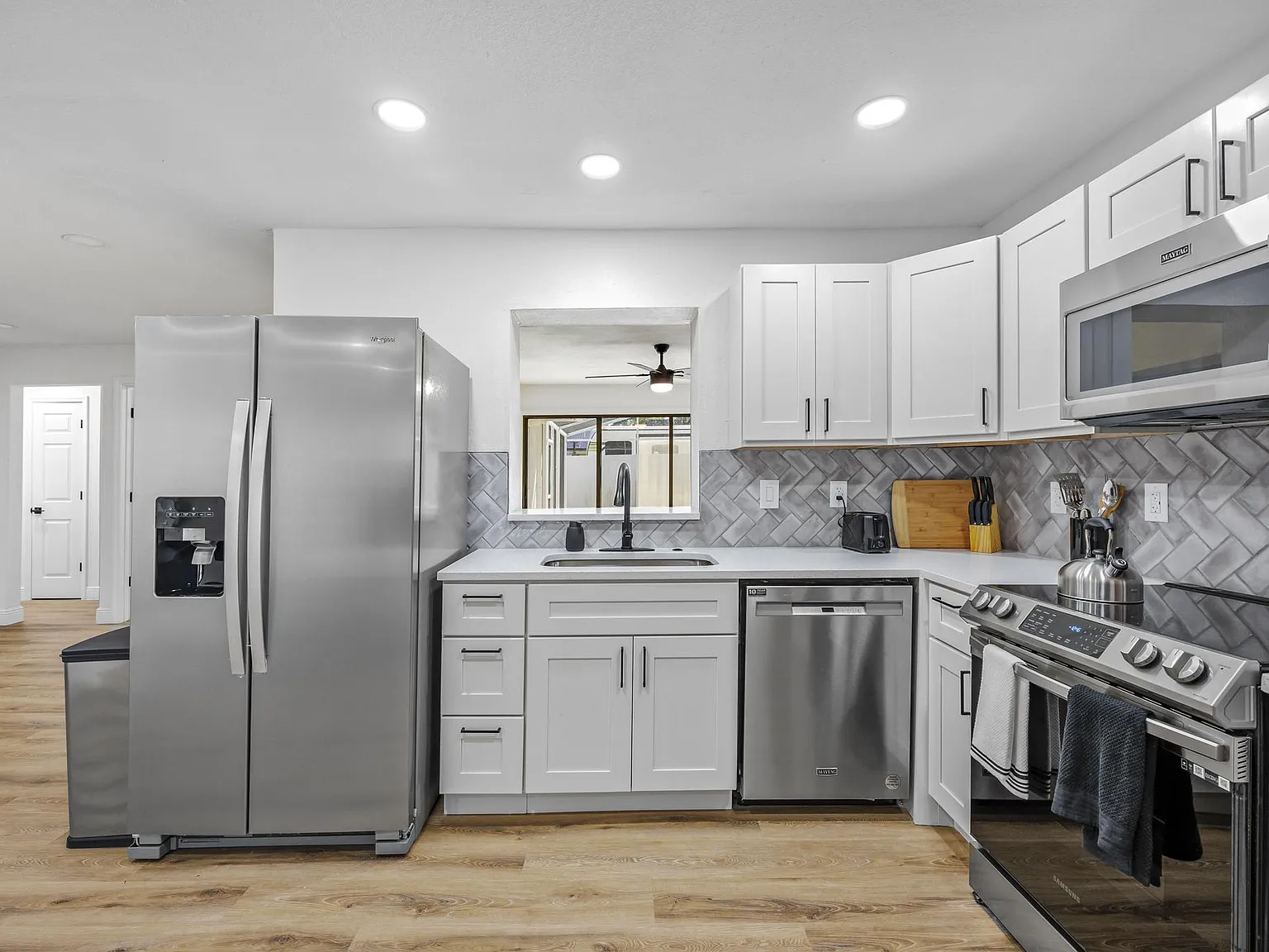 4 bed, 4.0 bath, 2038 sqft, $866 — Photo 4