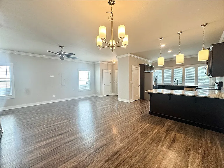 1013 NE Heights Ln — Photo 8