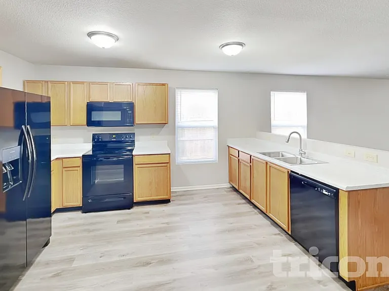 8039 Retreat Ln — Photo 4