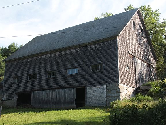 S side barn