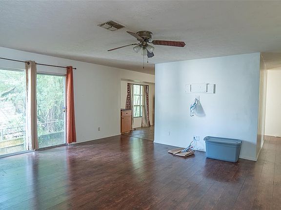 8th image of 311 S THOMPSON AVENUE