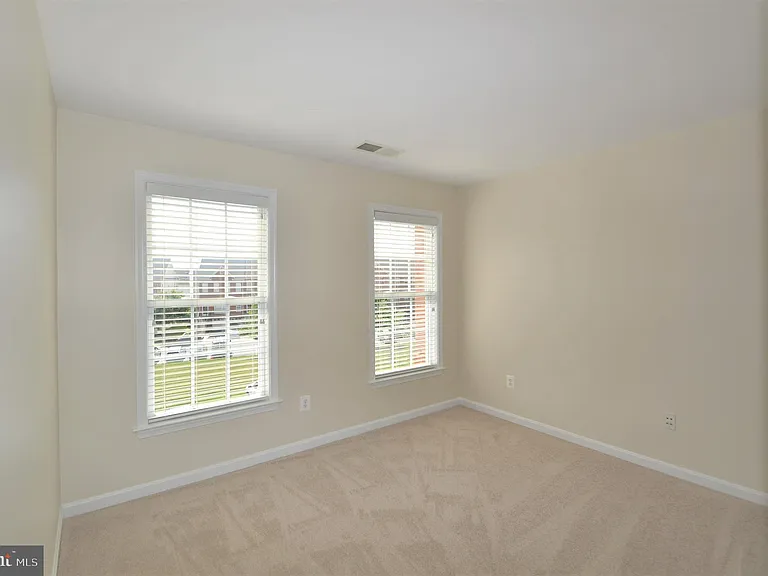 25140 Boomerang Ter — Photo 36