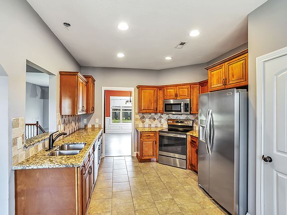 5th image of 1335 Canyon Pl