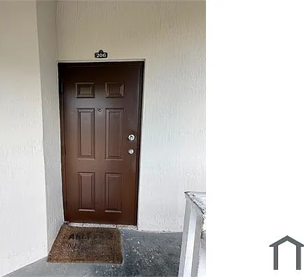 2811 SE 17th Ave #206 — Photo 1