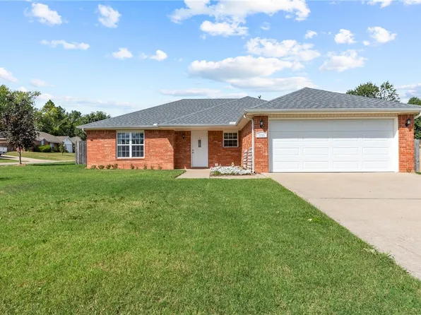 1090 Sunflower St, Centerton, AR 72719