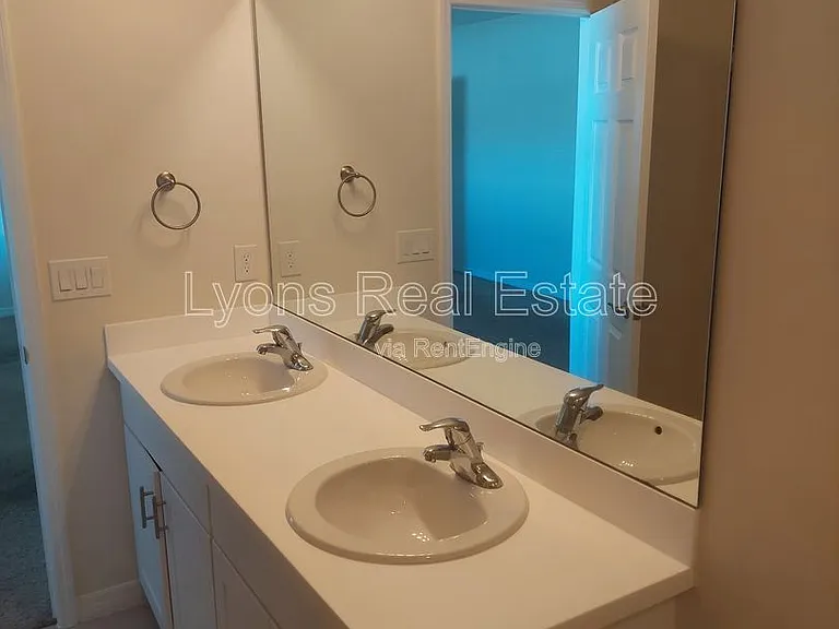 326 SW 24th Pl — Photo 14