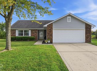 208 Fountain Lake Dr S, Shelbyville, IN 46176