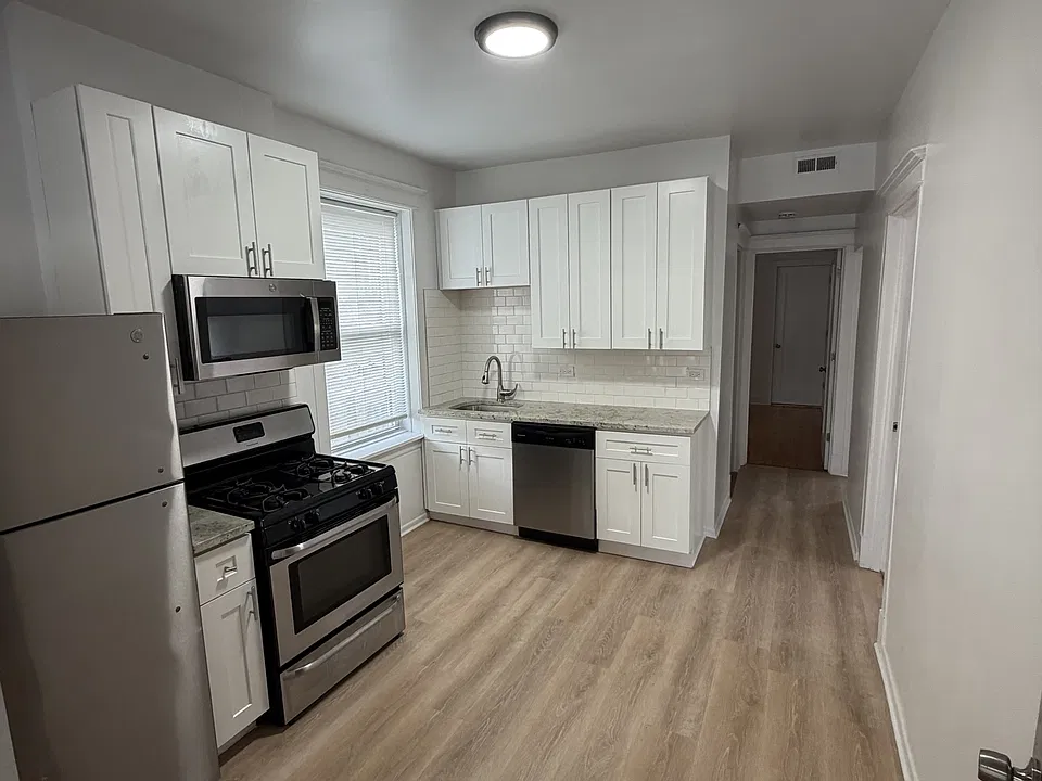 3137 N Damen Ave #2N