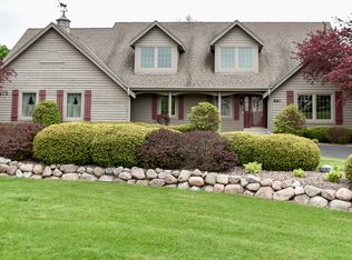 880 Foxkirk Dr, Brookfield, WI 53045
