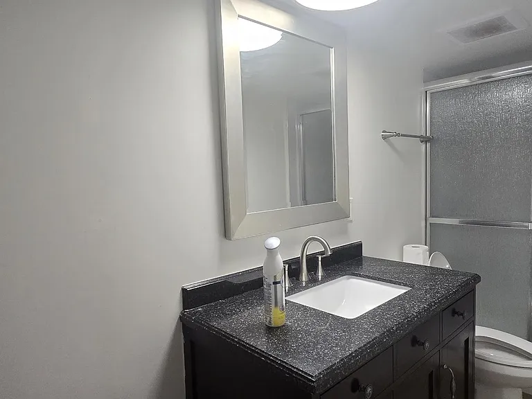 407 Saint George St — Photo 7