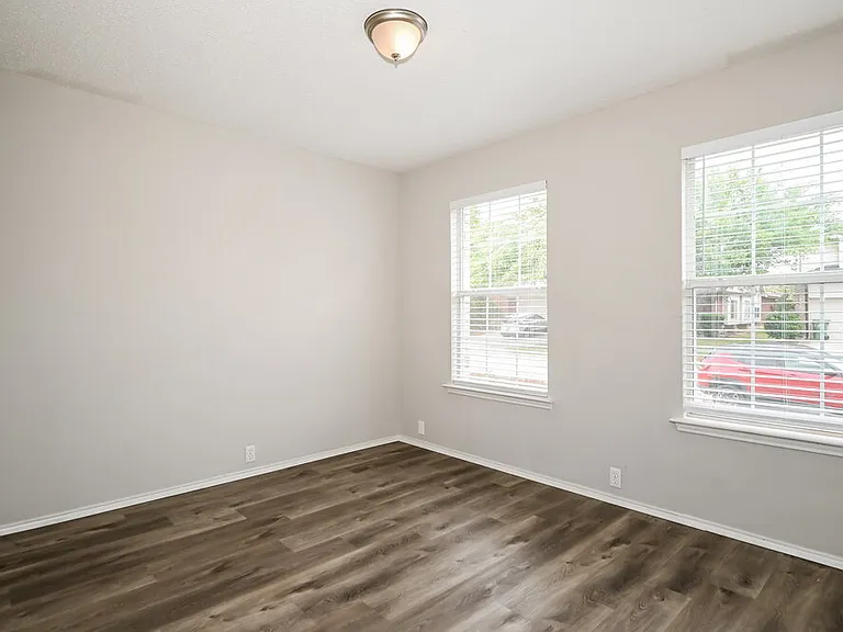 6730 Meadowcrest Dr — Photo 15